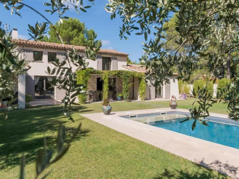 thumbnail of estate's photo