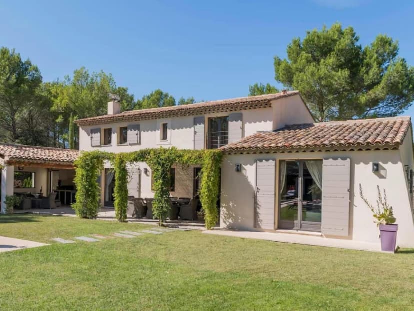 thumbnail of estate's photo