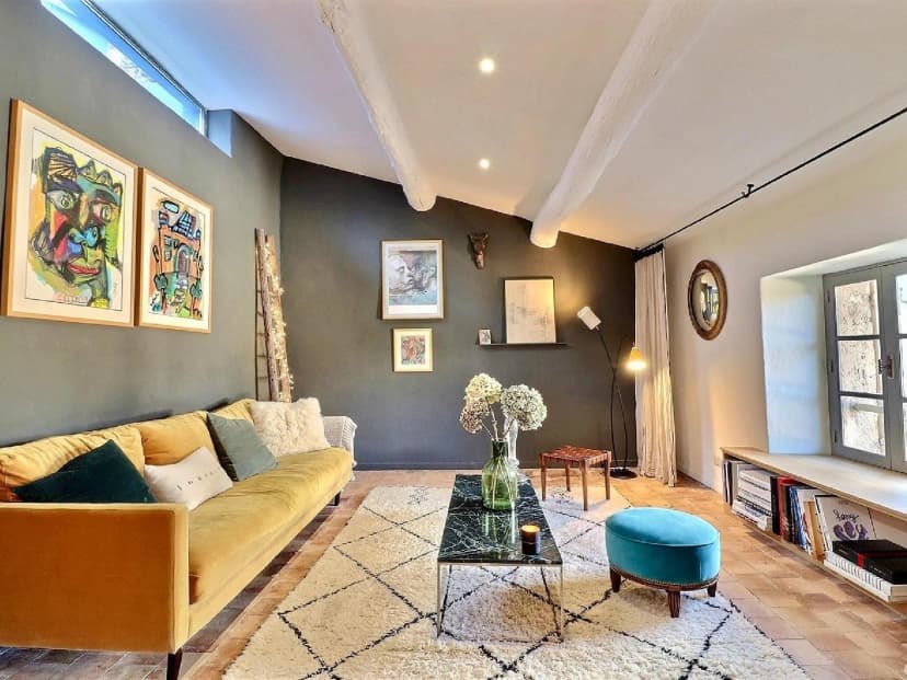 thumbnail of estate's photo