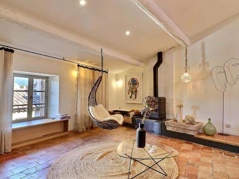 thumbnail of estate's photo