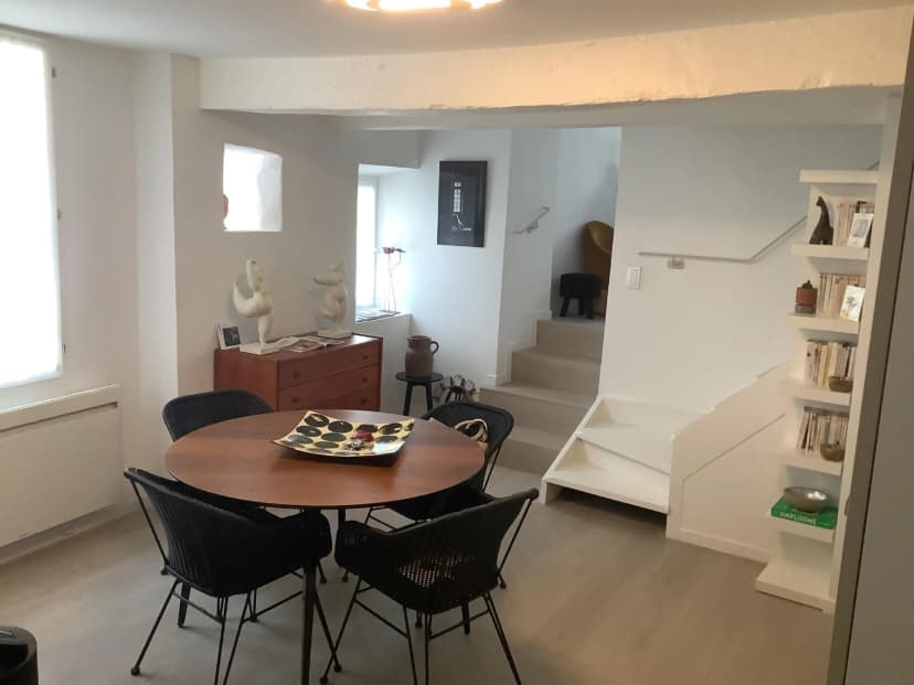 thumbnail of estate's photo